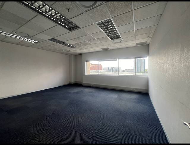 1,061M² OFFICE TO LET IN ROSEBANK